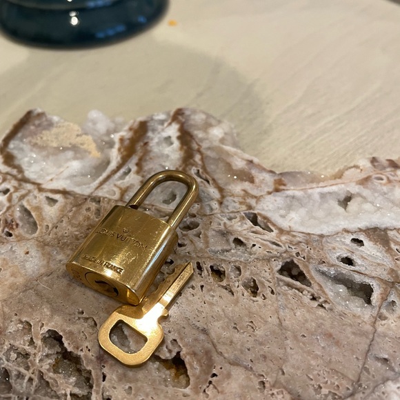 Gold Padlock and Key Set - Picture 6 of 8